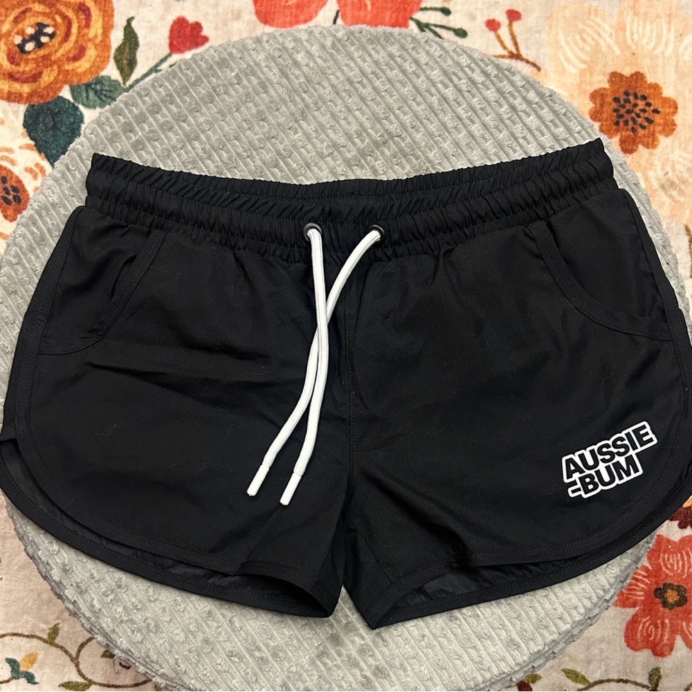 SHORT AUSSIEBUM BLACK